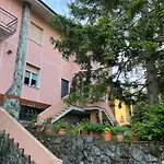 펜션 Il Pino Casaleggio Boiro